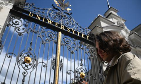 Pieniądze i polityka kneblują usta badaczom? Niepokojące wnioski Rady Europy