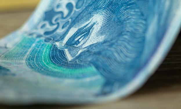 NBP chce zmusić banki do wypłacania gotówki. Proponuje zmianę prawa