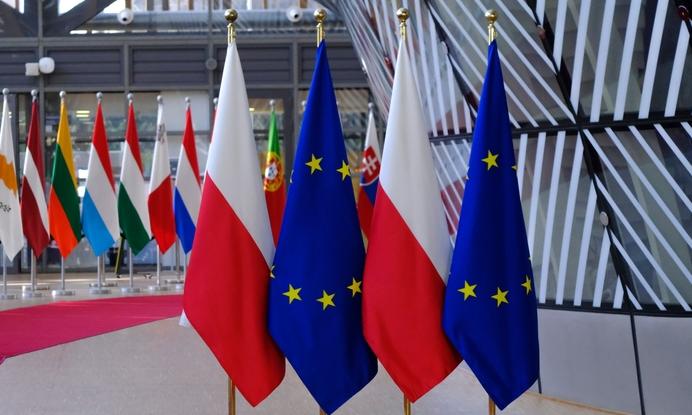 Komisja Europejska zdecydowała o zakończeniu procedury z art. 7 wobec Polski