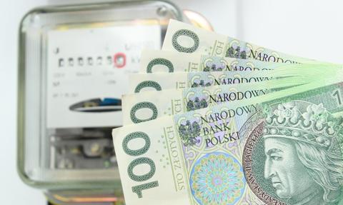 Seniorzy mogą dostać dopłaty do prądu. Co miesiąc nawet 336 zł. Gdzie złożyć wniosek?
