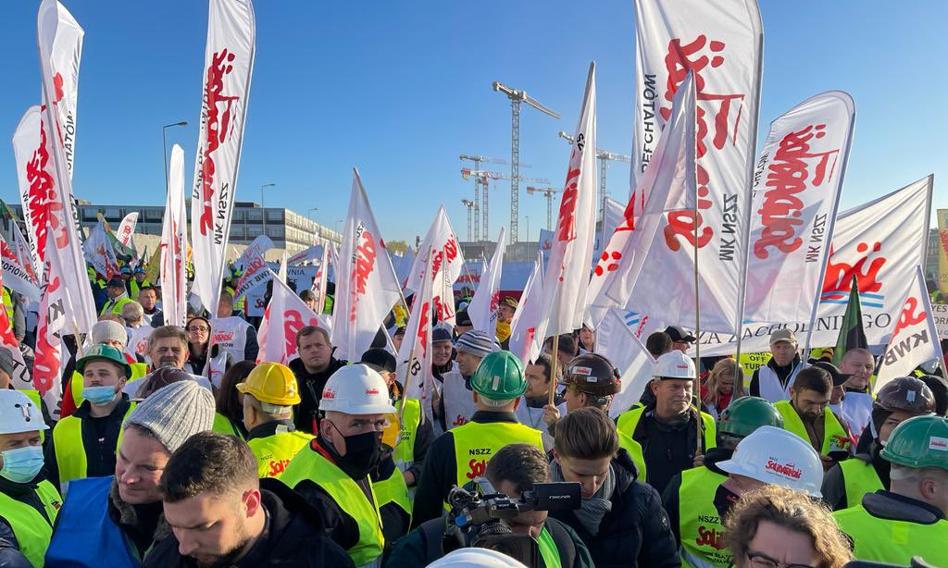 2 tys. polskich związkowców przed TSUE. "Europa to nie Korea Północna"