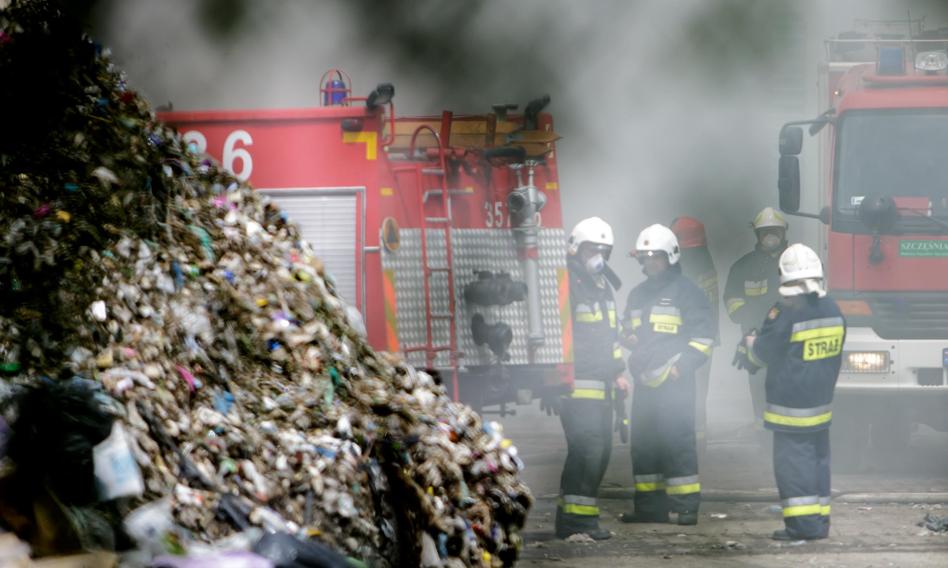 Kolejny pożar w Warszawie. Straż walczy z żywiołem na wysypisku