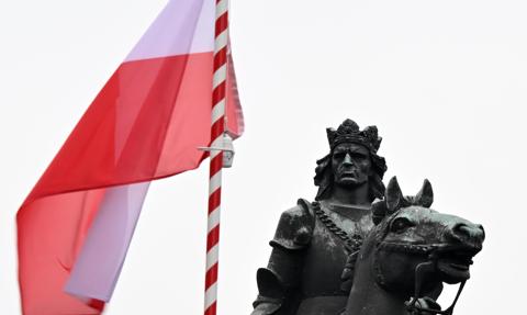 Polacy wychodzą z psychicznego dołka? Duma na rekordowym poziomie