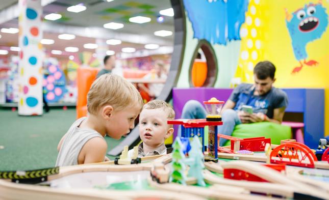 40 minut opieki taty nad dzieckiem dziennie i 40 sekund uwagi
