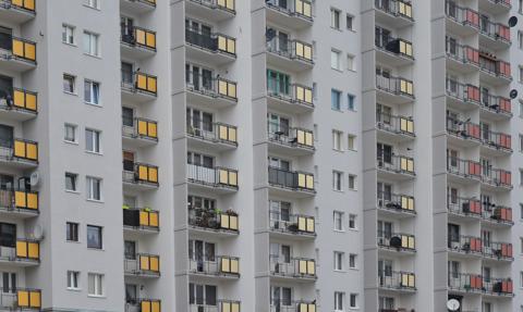 Na rynku brakuje przystępnych cenowo mieszkań. Prawie połowa młodych Polaków mieszka z rodzicami
