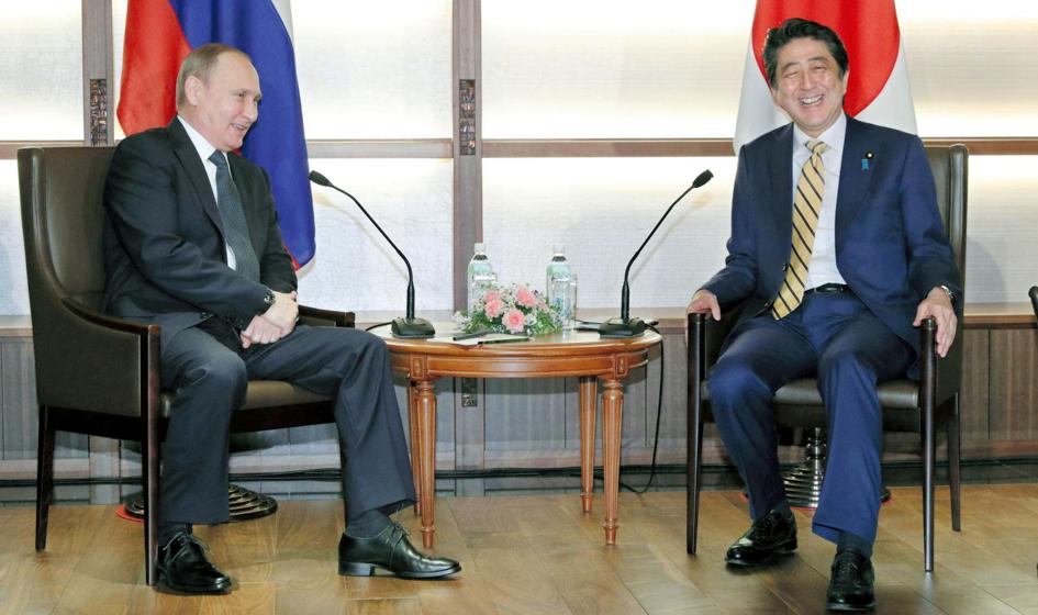 Premier Japonii do Putina: Liczę na dyskusję o traktacie pokojowym