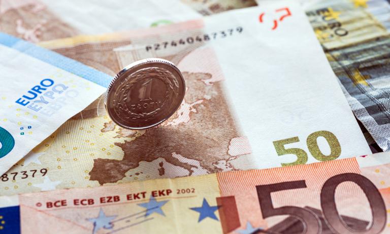 Dolar najniżej od 2023 r. W grze kilkuletnie minima na euro