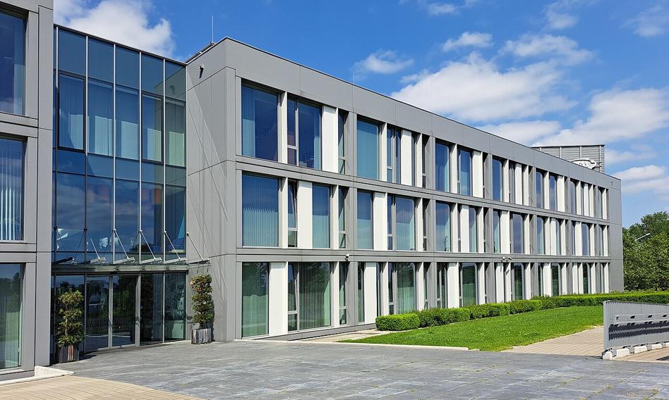 Poznańskie Centrum Superkomputerowo-Sieciowe otrzyma ok. 200 mln zł z KE na fabrykę AI