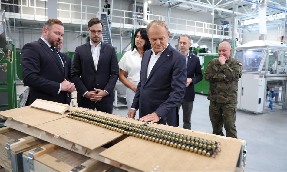 Premier z wizytą w Mesko. "Tu będzie produkowane milion pocisków dziennie"