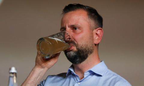 Kosiniak-Kamysz na piwie z Mentzenem. Gdyby był pazerny na stołki, to dogadywałby się z PiS-em