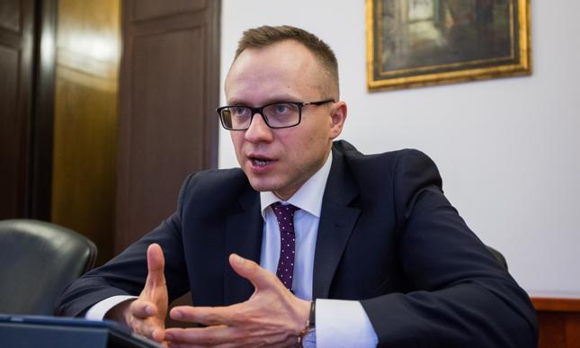 Wiceminister inwestycji i rozwoju Artur Soboń