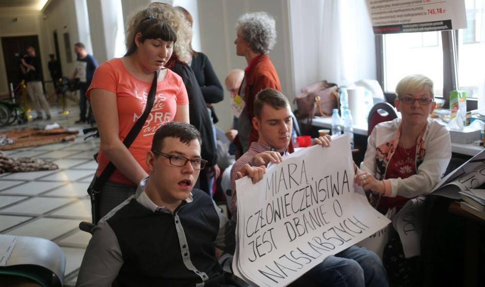 Komisja pozytywnie o projekcie wsparcia osób o znacznym stopniu niepełnosprawności