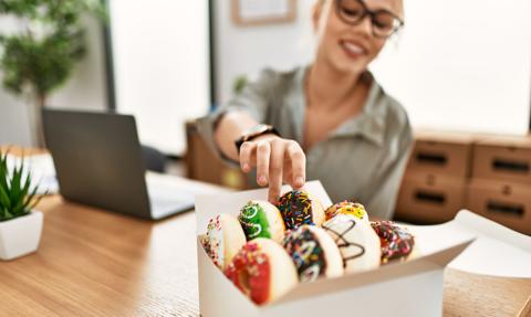 Pączki i faworki mogą obniżyć podatek firmy. Skarbówka stawia warunki