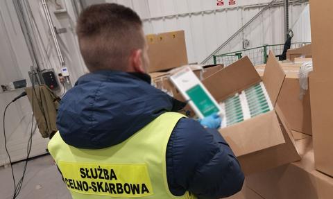 Kilka milionów nielegalnych papierosów z Dubaju. KAS przejęła towar