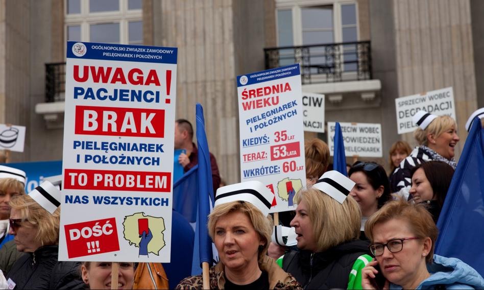 Trudna praca, mała płaca, czyli problemy ochrony zdrowia. "Zarobki zdecydowanie nie są wystarczające" - lipcowa podwyżka pomoże?