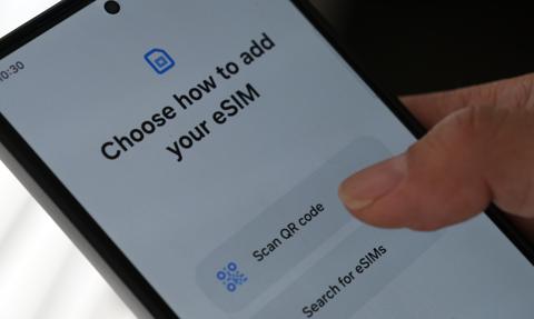 Karta, kredyt, a może internet do tego? Znany bank rzuca wyzwanie telekomom