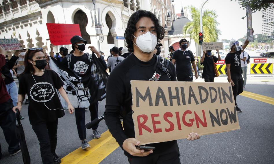 Protestujący na ulicach Kuala Lumpur wzywają rząd do dymisji