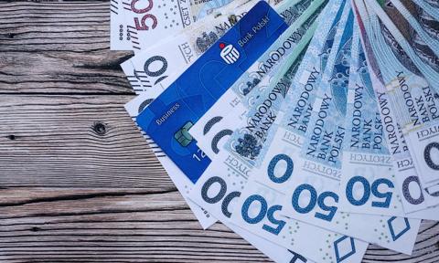 PKO BP rozdaje nawet 900 zł. Proste warunki promocji, ale trzeba się pośpieszyć