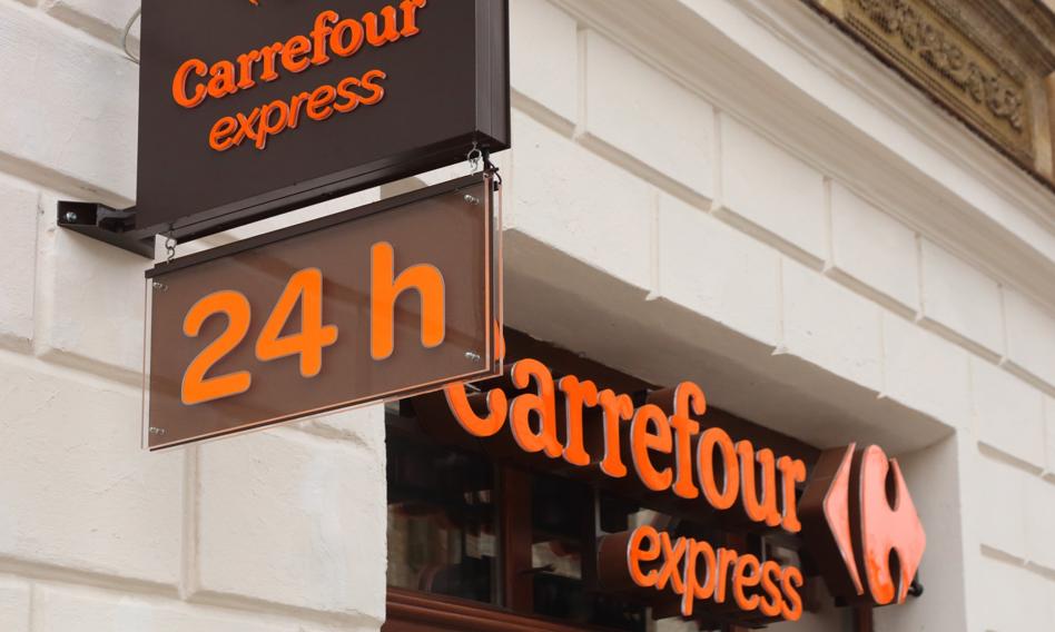 Carrefour nie jest już biblioteką. Część sklepów wciąż otwiera się w niedziele