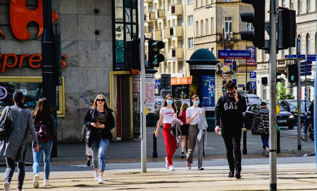 Od dziś nowe obostrzenia. Zakazy dla seniorów i dzieci, nauka zdalna, restauracje na wynos...