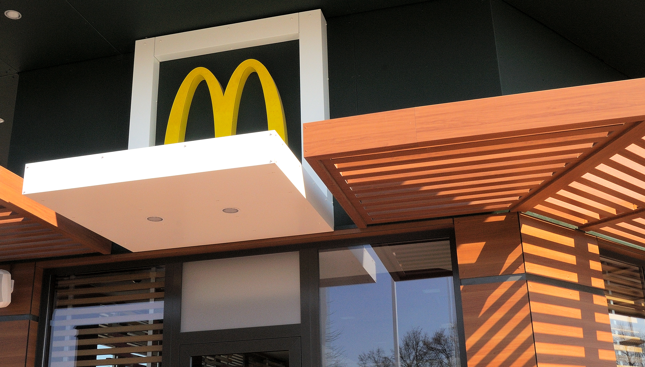 McDonald's inwestuje w kawiarnie i chce podebrać część rynku m.in. Starbucksowi