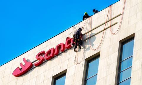 Santander sprzedany, b臋dzie zmiana nazwy banku i rebranding. Co to oznacza dla klient贸w?