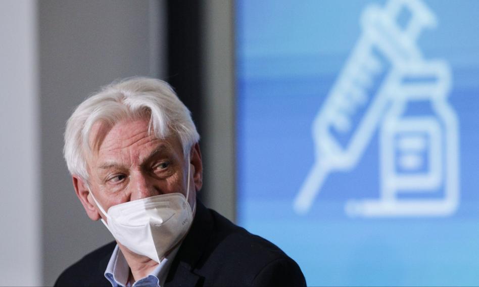 Prof. Horban: Być może trzeba będzie wprowadzić obowiązek szczepień