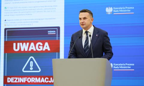 Rząd ostrzega: „Młode Polki” nawołujące do polexitu to rosyjskie boty