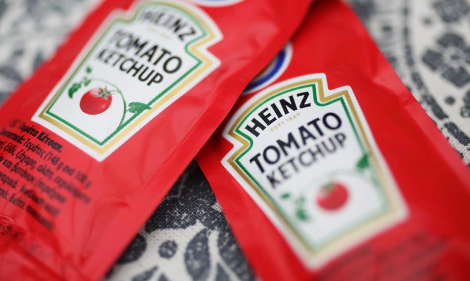W amerykańskich restauracjach brakuje keczupu. Firma Heinz obiecuje pomoc