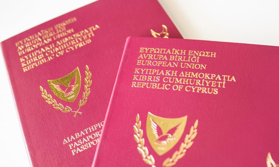 Obywatelstwo za inwestycje. Cypr zawiesi program wydawania tzw. złotych paszportów
