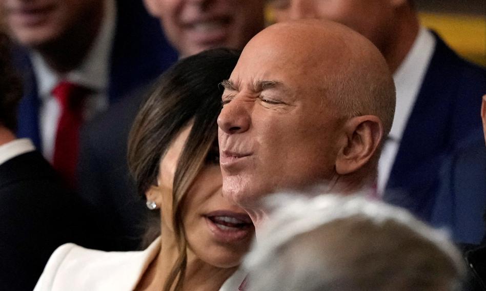 "Wkur..." Trump dzwoni do Bezosa, czyli jak Amazon nie pokaże wpływu ceł na ceny