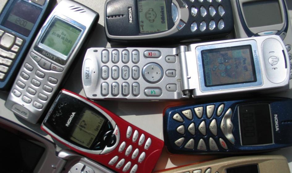 Klasyczne komórki nie znikną z oferty telekomów