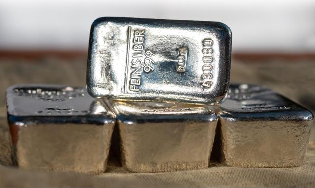 Rekord cen srebra - po raz pierwszy w historii przebiły poziom 60 USD za uncję