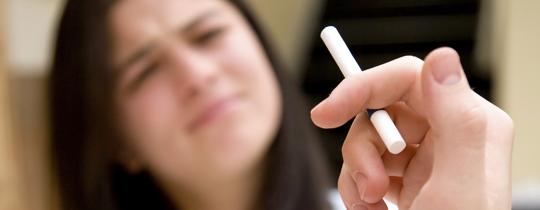 Odrażające zdjęcia i nowe zakazy mają zniechęcić do palenia