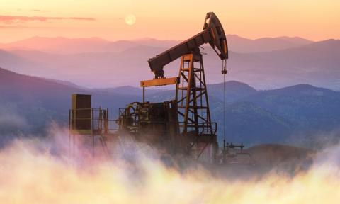Duży spadek zapasów ropy w USA winduje ceny surowca w górę