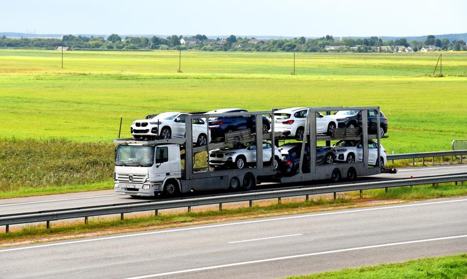 Zmiana tendencji w salonach samochodowych. Nowe modele podbiły serca Polaków