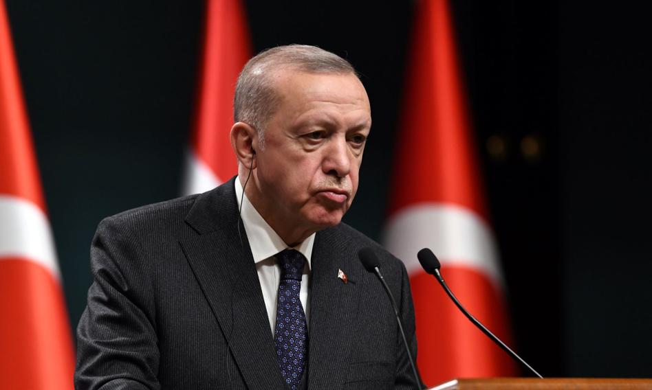 Kryzys w Turcji. Szaleństwo Erdoğana topi lirę
