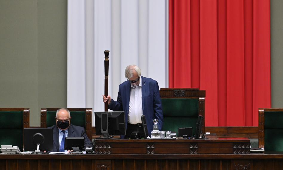 Sejm uczcił rolę kobiet w rewolucji lat 80. "Ich bohaterstwu i determinacji zawdzięczamy dziś wolną Polskę"