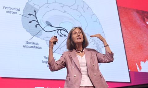 Nawet do toalety z komórką. „Media cyfrowe powodują psychopatologię”