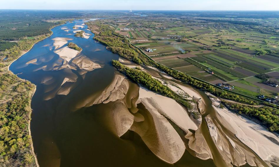 Poziom wody w rzekach coraz niższy. W Wiśle spadł z 15 do 13 cm