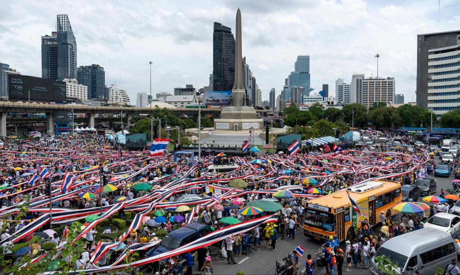 Setki protestujących wyszły na ulicę. Tajlandia domaga się dymisji premierki