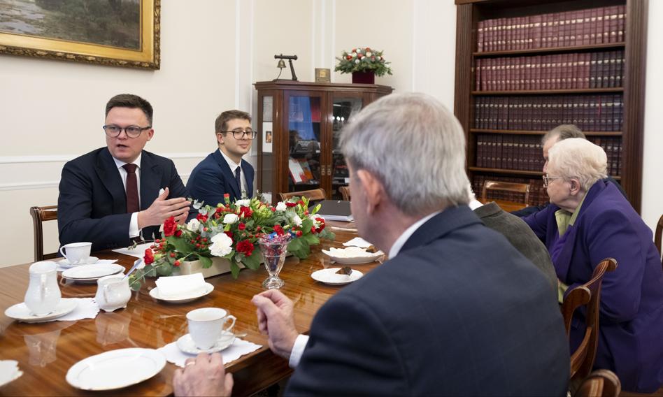 Hołownia spotkał się z ekspertami ws. Kamińskiego i Wąsika. &quot;Wszyscy popieramy pana marszałka&quot;