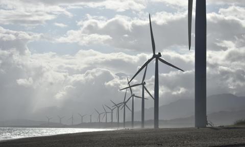Znów oberwały banki, ale najmocniej dostała energetyka. Symboliczne wzrosty i schyłkowa faza hossy?