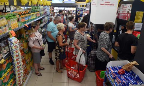 Dlaczego zawsze stoisz w najwolniejszej kolejce? Eksperci obalają popularny mit