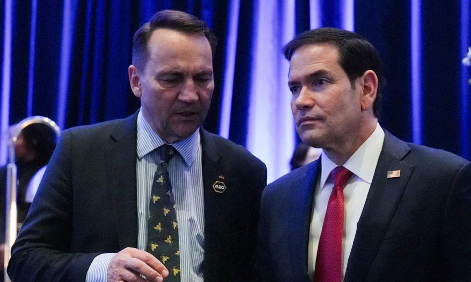 "Sikorski po prostu wszedł i usiadł". Ławrow wściekły na zaproszenie dla Polski na G20