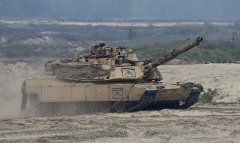 Czołgi przejadą przez granice. Unia Europejska szykuje militarne Schengen