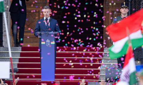 Historyczna sobota w Budapeszcie. Peter Magyar przejmuje władzę, Węgrzy świętują