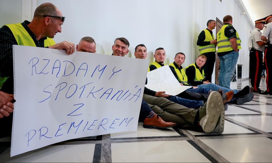 Rolnicy Protestują Też W Sejmie. "Zostajemy, Czekamy Na Spotkanie Z ...