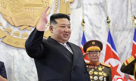 Nowa doktryna Kima: Sojusz z Moskwą, flirt z Trumpem i izolacja Seulu