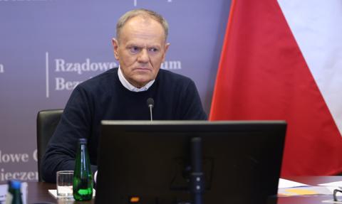 Wzmocniona czujność służb i najwyższy stopień na kolei. Premier znów przedłuża alerty bezpieczeństwa